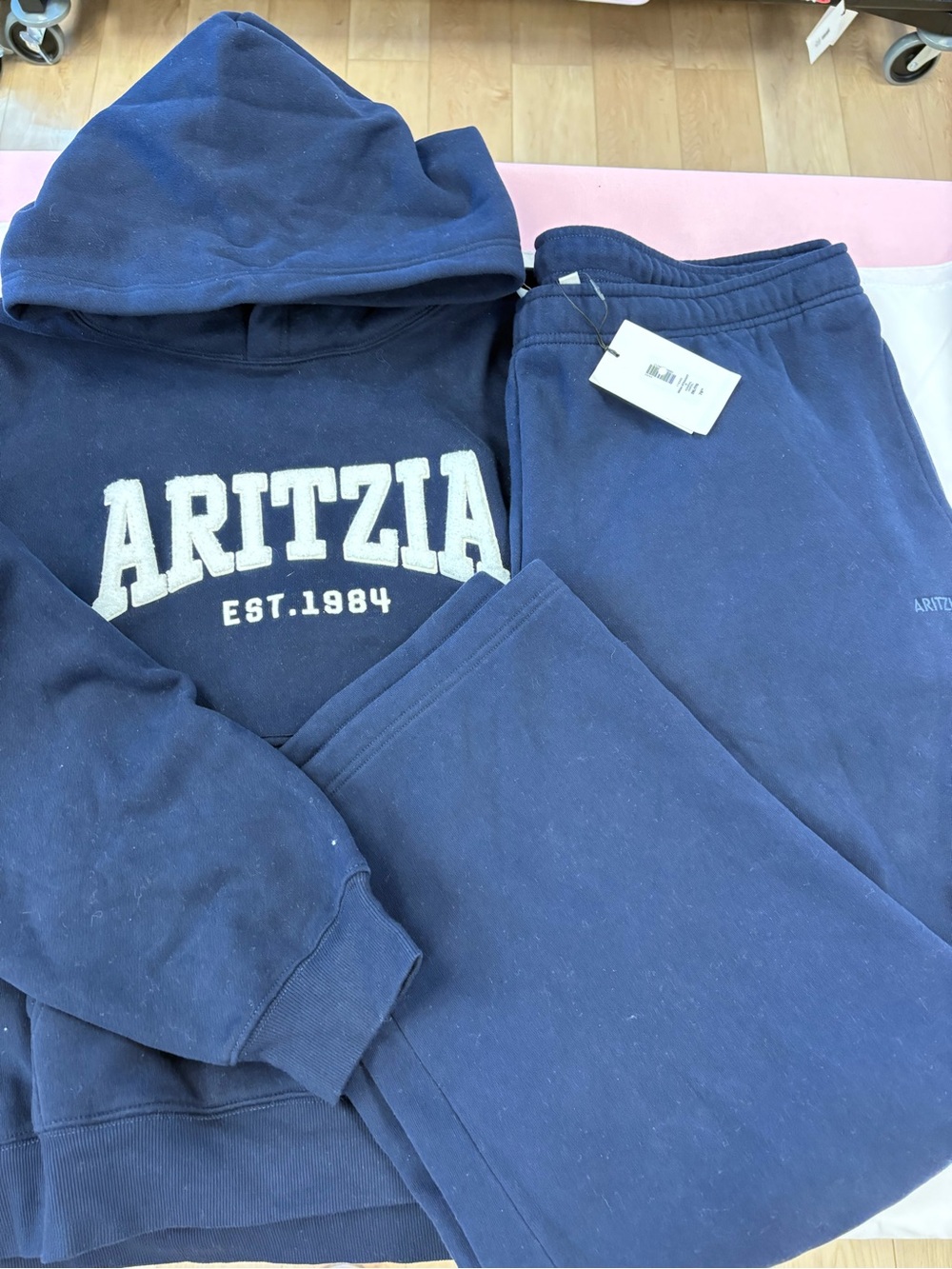 NWT aritzia sweatfleece set